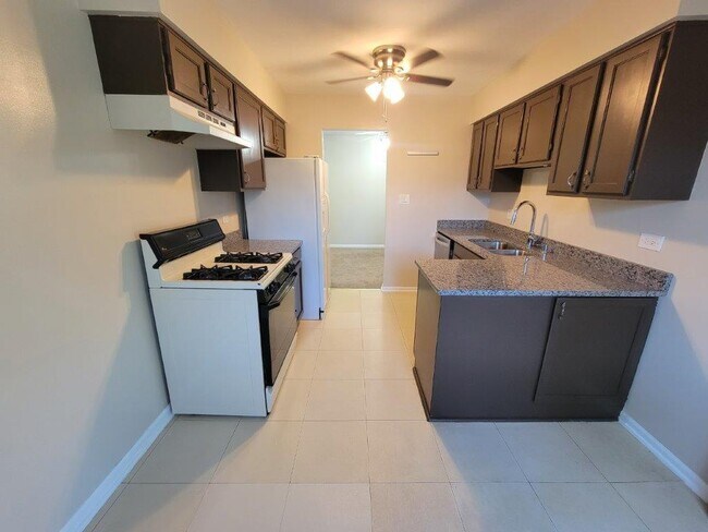 830 Knottingham Dr in Schaumburg, IL - Building Photo - Building Photo