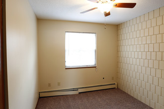 Pine Meadows Apartments in Toledo, OH - Building Photo - Interior Photo
