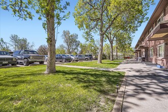 Applewood Country Villas in Wheat Ridge, CO - Building Photo - Building Photo