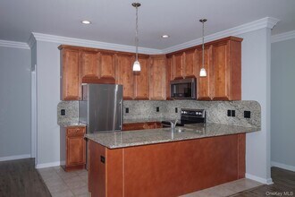 115 Evergreen St in West Babylon, NY - Foto de edificio - Building Photo