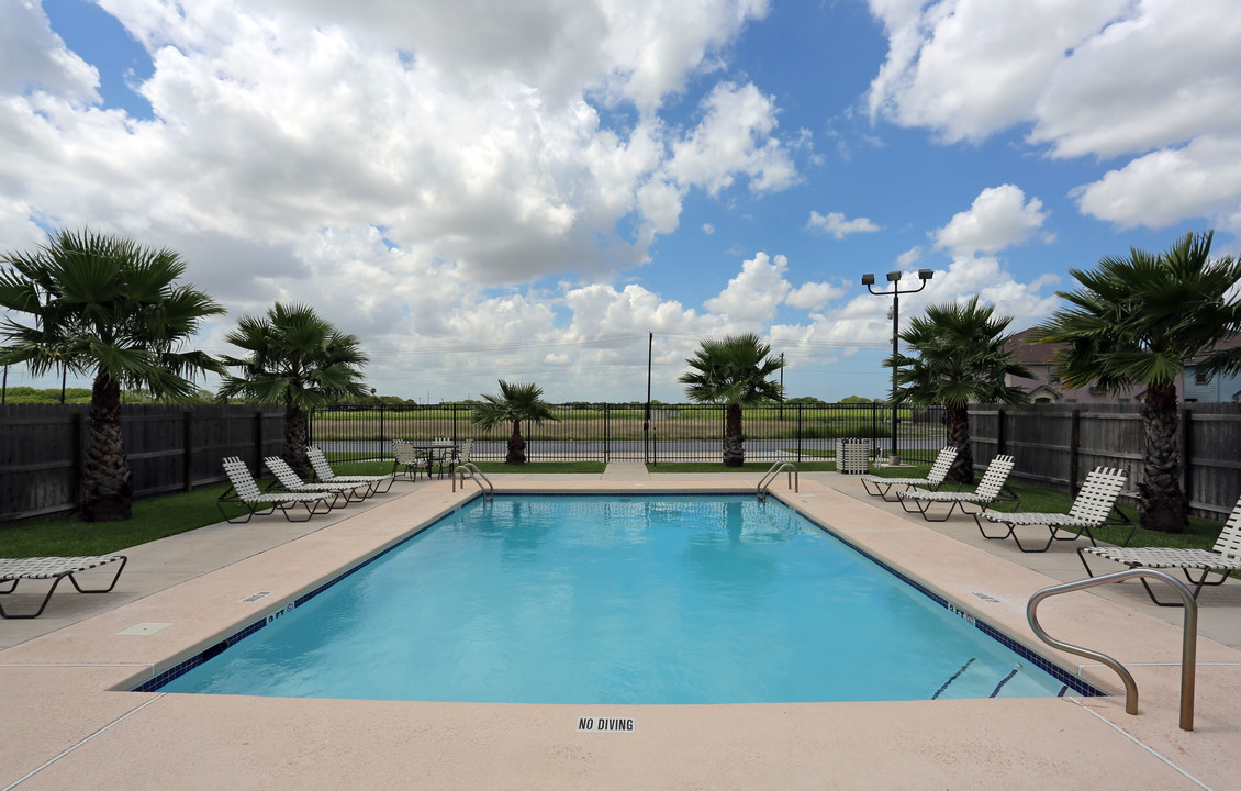 Stone Oak Apartments in Harlingen, TX - Foto de edificio