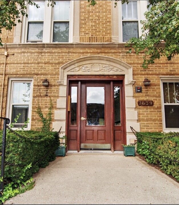7639 Jackson Blvd, Unit GE in Forest Park, IL - Building Photo