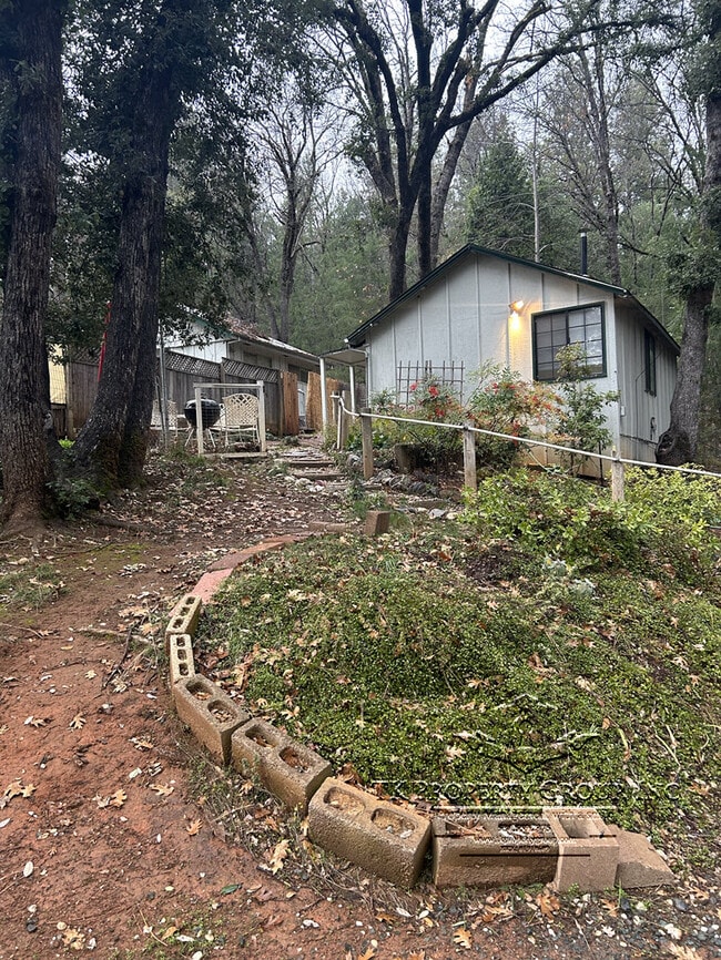 13530 Greenhorn Rd in Grass Valley, CA - Building Photo - Building Photo