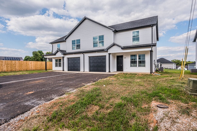 245 Whispering Hills Blvd in Bowling Green, KY - Building Photo - Building Photo