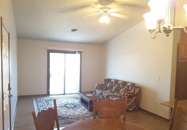 807 Clarinet Blvd E in Elkhart, IN - Building Photo - Building Photo