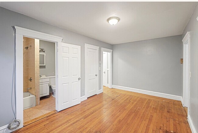 126 Sumner Ave-Unit -Unit 1 in Central Falls, RI - Building Photo - Building Photo