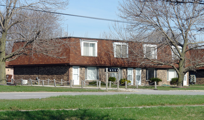 7636 Whitcomb St in Merrillville, IN - Building Photo - Building Photo