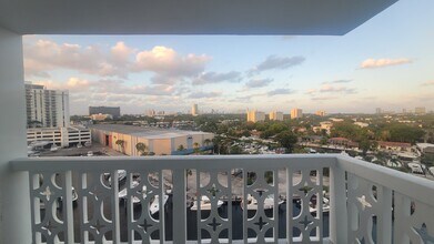 13155 Ixora Ct, Unit Keystone Harbor #911 in North Miami, FL - Foto de edificio - Building Photo