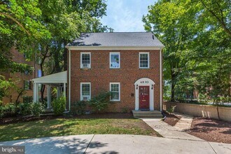 4810 Chevy Chase Dr in Chevy Chase, MD - Building Photo - Building Photo