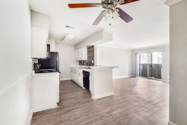 Cambridge Apartments in Angleton, TX - Building Photo - Building Photo