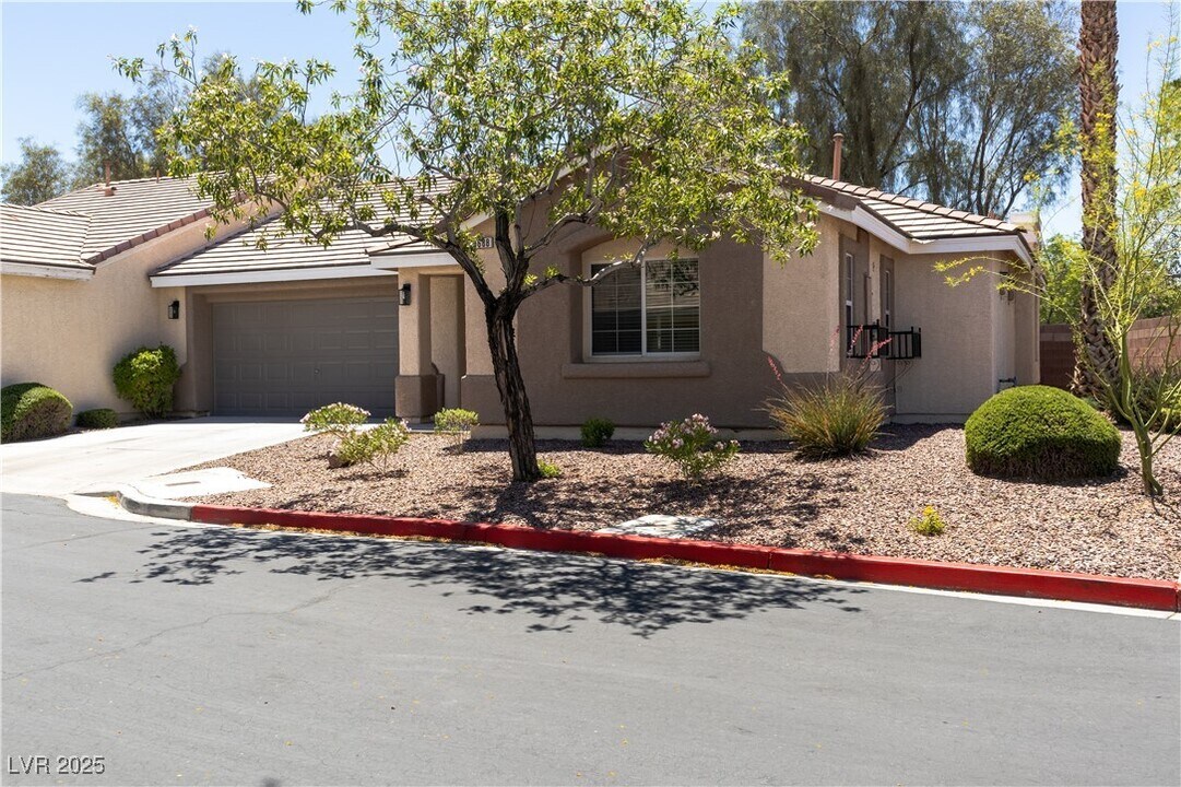8688 Little Fox St in Las Vegas, NV - Building Photo