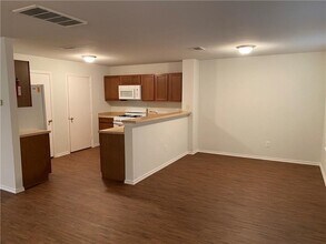 11808 Plains Valley Dr in Austin, TX - Building Photo - Building Photo