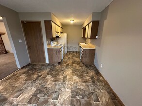 1622 S Swope Dr-Unit -8413c936-f477-11e9-975a-1866da4c52fb in Independence, MO - Building Photo - Building Photo