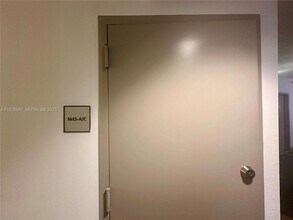 1750 N Bayshore Dr, Unit 1615 in Miami, FL - Building Photo - Building Photo