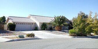 7816 Grand Ave in Yucca Valley, CA - Building Photo