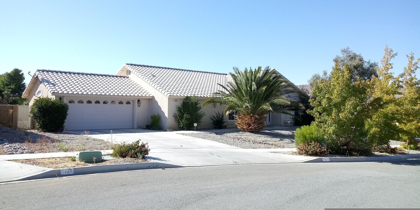 7816 Grand Ave in Yucca Valley, CA - Building Photo