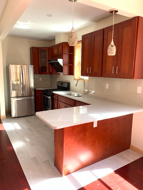 1942 Tomlinson Ave-Unit -1942 Tomlinson Ave 2 in Bronx, NY - Building Photo - Building Photo