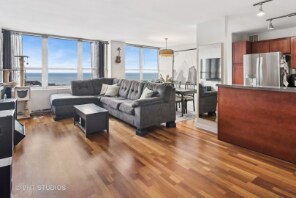 655 W Irving Park Rd, Unit 4614 in Chicago, IL - Building Photo