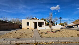 5321 Marble Pl NE in Albuquerque, NM - Building Photo