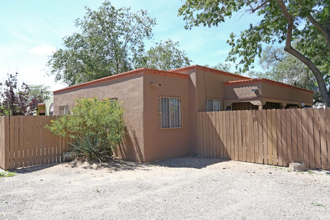 307-311 Yale Blvd SE in Albuquerque, NM - Building Photo - Primary Photo