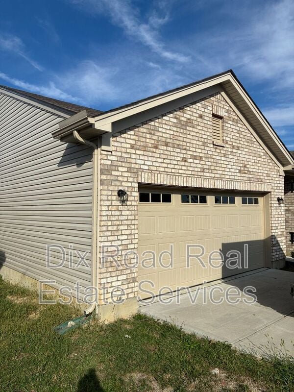 2129 Pumpkin Ridge Ct in Hamilton, OH - Building Photo - Building Photo
