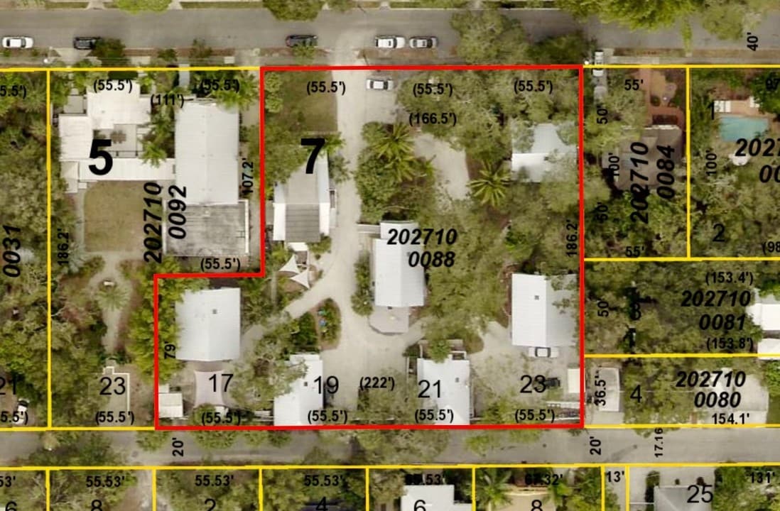 Key West Villas in Sarasota, FL - Building Photo