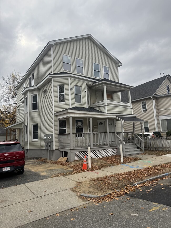 240 College St, Unit 240