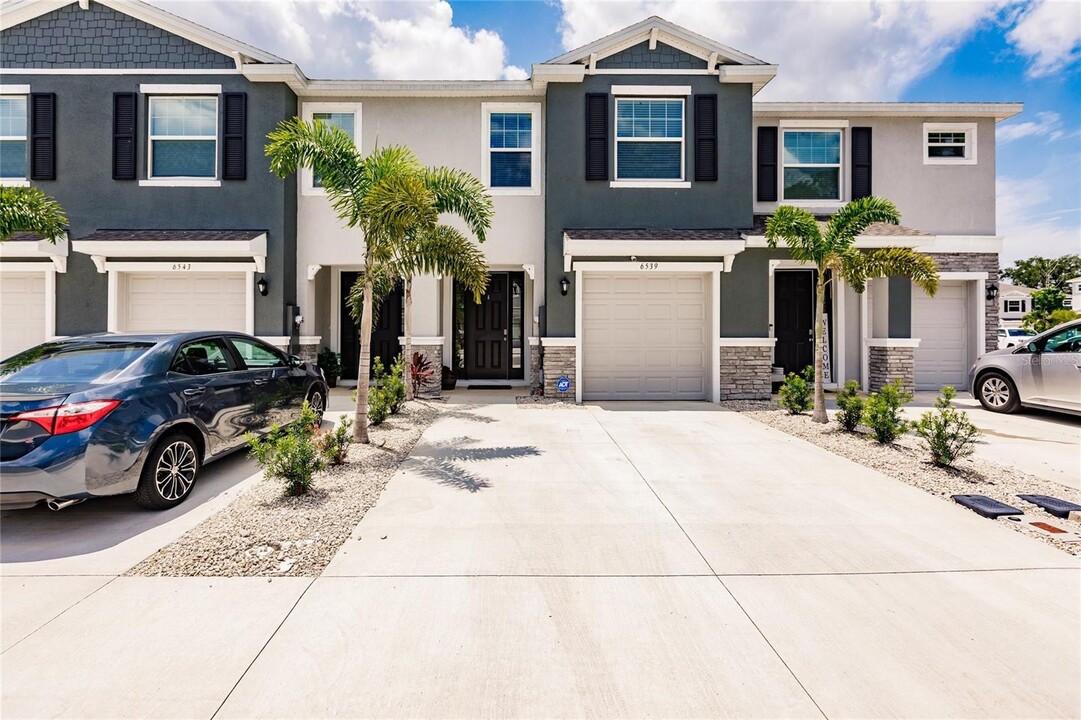 6539 Calypso Coral Ln in Sarasota, FL - Building Photo