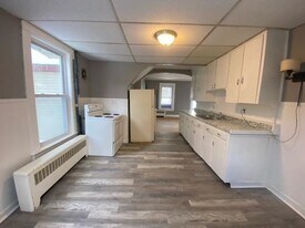 47 Myrtle St in Claremont, NH - Building Photo