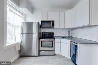 2134 Spruce St, Unit 4 in Philadelphia, PA - Building Photo - Building Photo