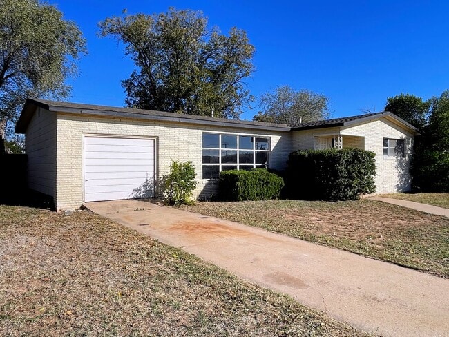 2401 42nd St in Snyder, TX - Building Photo - Building Photo