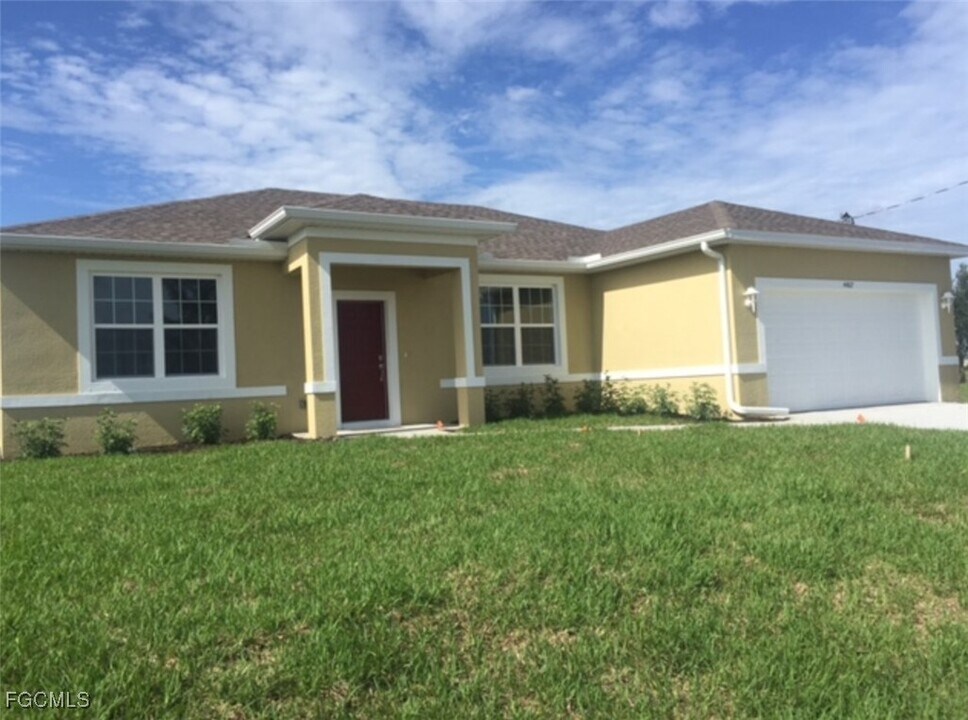 3005 NW 41st Pl in Cape Coral, FL - Building Photo