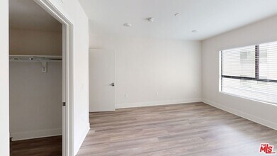 5030 Rosewood Ave in Los Angeles, CA - Building Photo - Building Photo