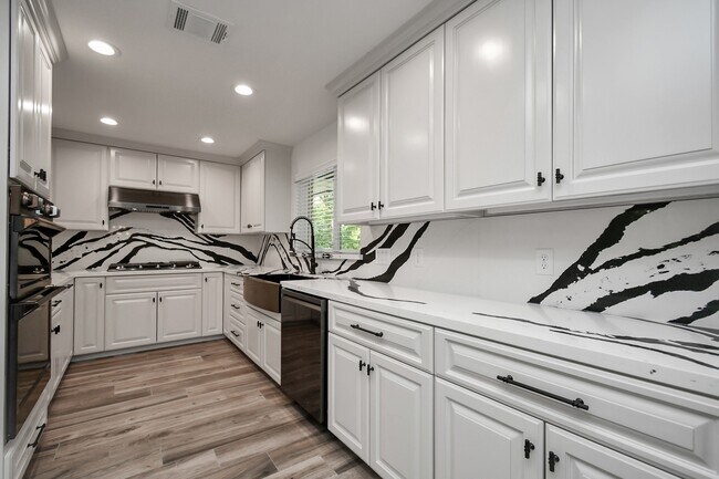 1805 East Ave in Katy, TX - Building Photo - Building Photo