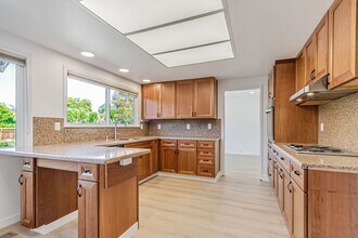 6794 Heathfield Dr in San Jose, CA - Foto de edificio - Building Photo