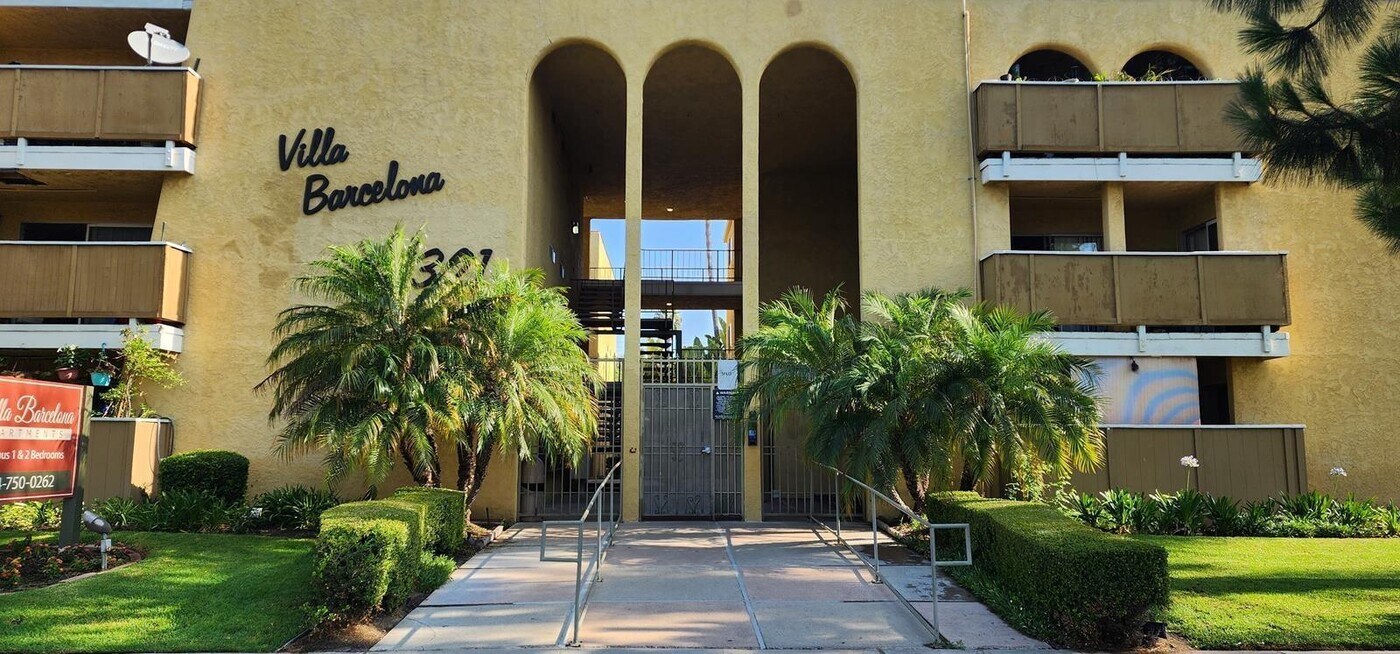 Villa Barcelona in Anaheim, CA - Foto de edificio