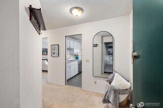 13741 15th Ave NE in Seattle, WA - Building Photo - Building Photo