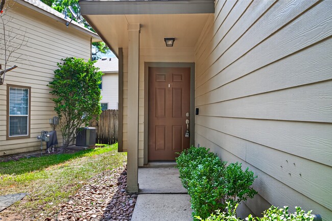 110 N Burberry Park Cir in Spring, TX - Building Photo - Building Photo