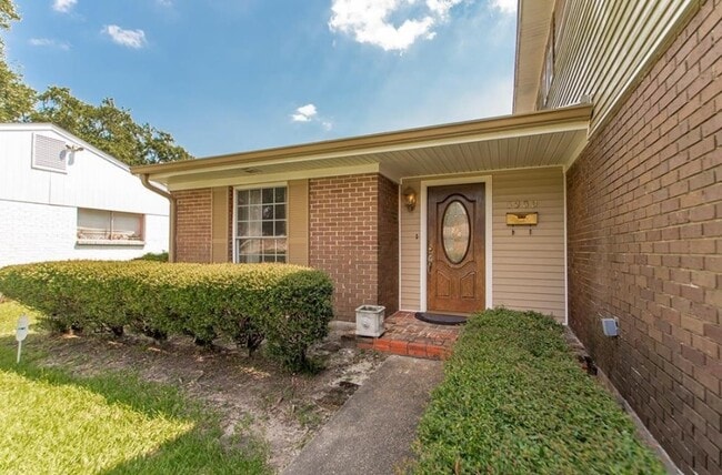 5900 Durbridge Dr in New Orleans, LA - Building Photo - Building Photo