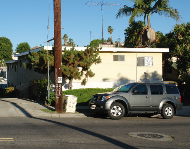 727 N Benton Way in Los Angeles, CA - Building Photo - Building Photo