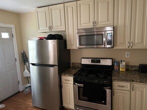 4318 23rd Pky, Unit Room 1 in Temple Hills, MD - Foto de edificio - Building Photo