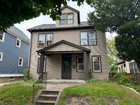 520 S Water St in Sheboygan, WI - Building Photo