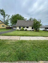 51 Peacock Ln in Willingboro, NJ - Building Photo