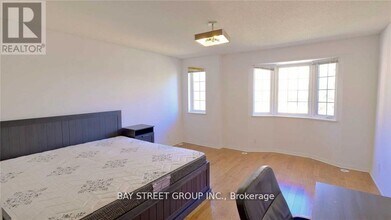 28 Sommerset Way in Toronto, ON - Building Photo - Building Photo