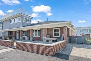 5 Marius Ln in Sea Bright, NJ - Building Photo
