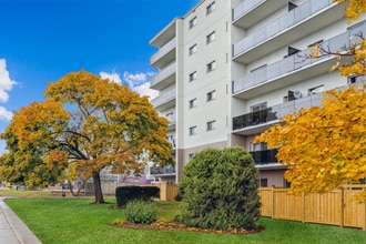 Princess Anne Apartments in Oshawa, ON - Building Photo - Building Photo