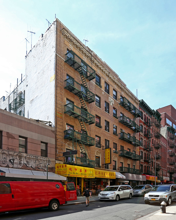 92-98 Elizabeth St in New York, NY - Foto de edificio
