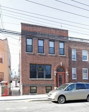 828 E 227th in Bronx, NY - Foto de edificio - Building Photo