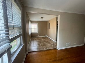 8832 S Harper Ave in Chicago, IL - Building Photo - Building Photo