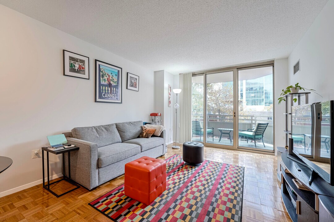 4801 Fairmont Ave in Bethesda, MD - Building Photo